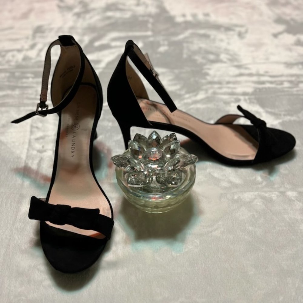 Chinese Laundry✨ Ankle Strap Heels With Bow
